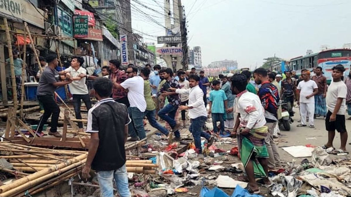ঢাকা-চট্টগ্রাম মহাসড়কে  উচ্ছেদ  অভিযান ঘিরে সংঘর্ষ