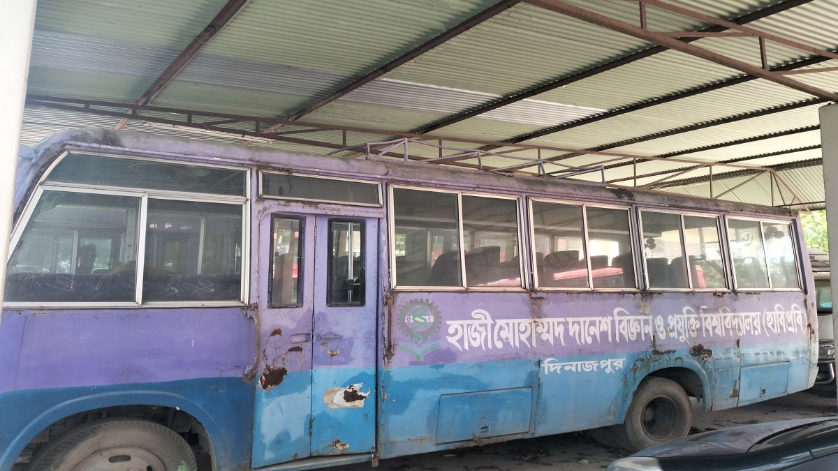 বাস সংকটে ভোগান্তি বাড়ছে   হাবিপ্রবি শিক্ষার্থীদের