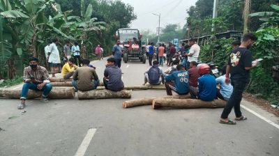 জামালপুরে তেল না পেয়ে ফিলিং স্টেশন সড়ক অবরোধ