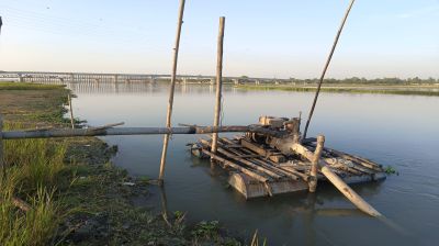 কুড়িগ্রামে দুধকুমার নদে অবৈধ  বালু   উত্তোলন