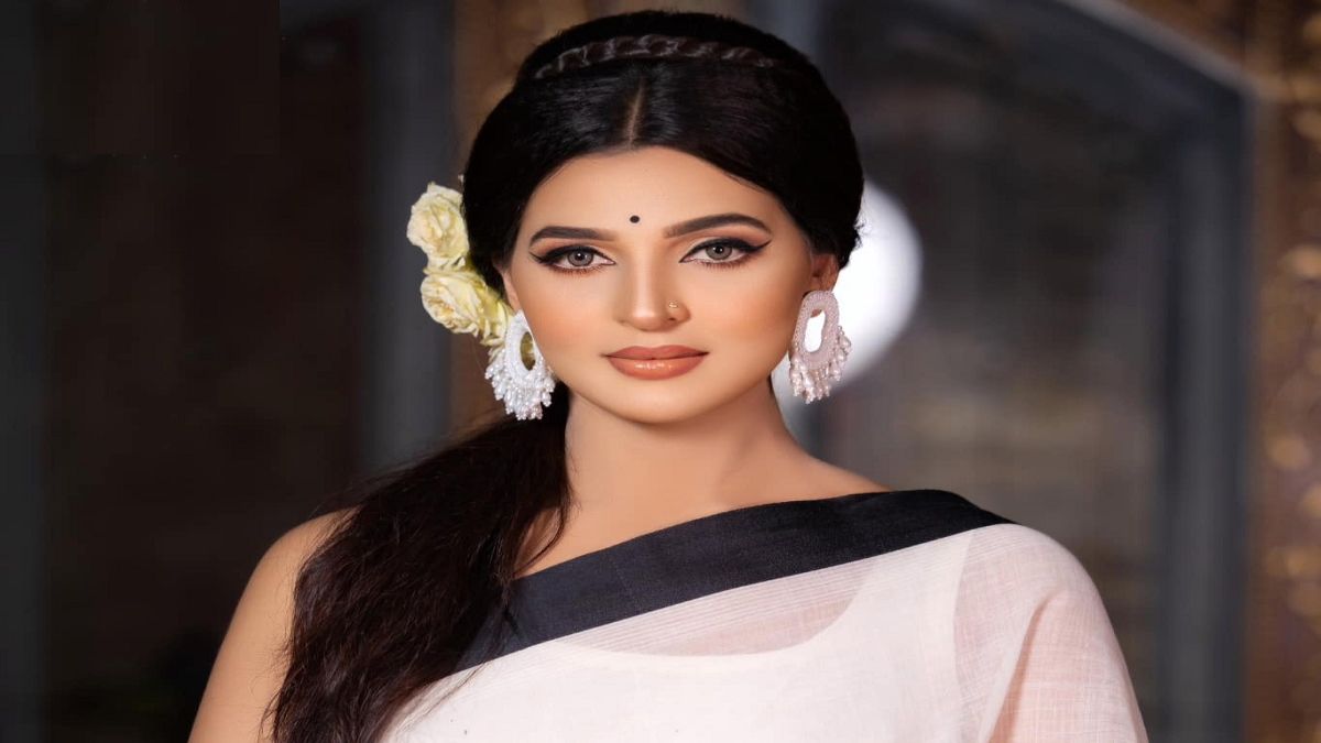 অভিনয় ছেড়ে রাজনীতির মাঠে নামছেন বর্ষা