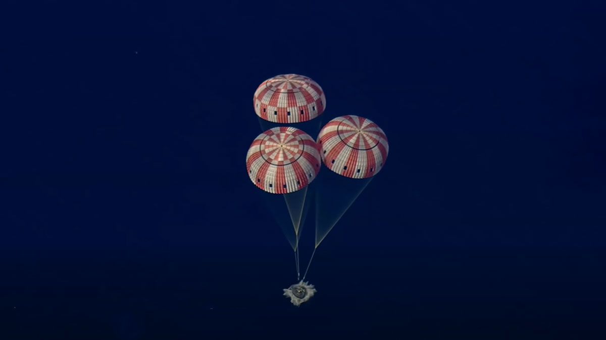 চন্দ্রাভিযান শেষে পৃথিবীতে ফিরলেন ৪ নভোচারী