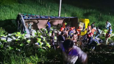 দাউদকান্দিতে চালবোঝাই ট্রাক খাদে, নিহত ৭