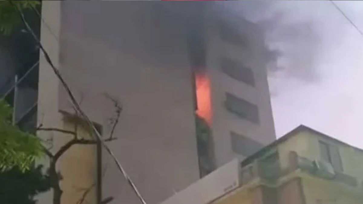 বনানীতে বহুতল ভবনের আগুন নিয়ন্ত্রণে