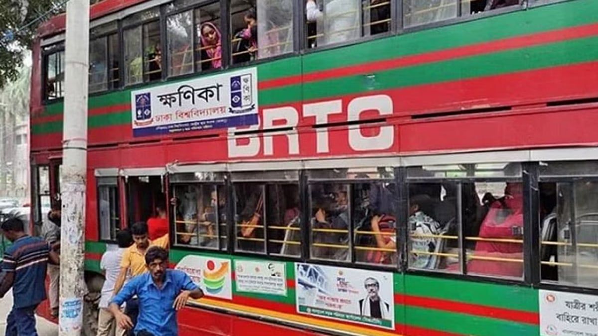 এফডিসি মোড়ে ঢাবির বাস দুর্ঘটনায় ৮ শিক্ষার্থী আহত