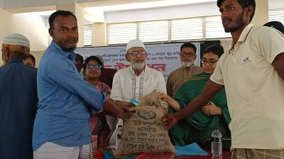 সাপাহারে ২২ শতাধিক  কৃষকদের  মাঝে বিনামূল্যে বীজ-সার বিতরণ