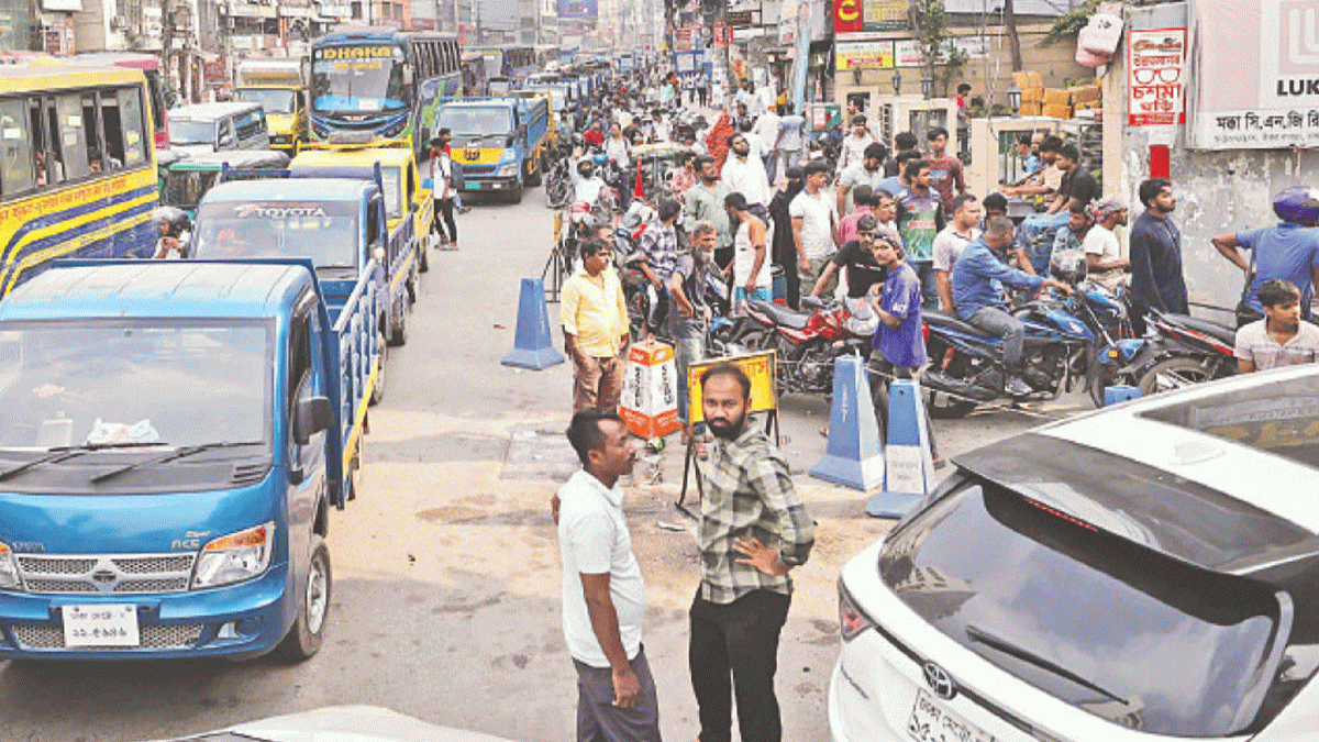 ‘দুই দিন ধরে তেলের জন্য ঘুরছি’