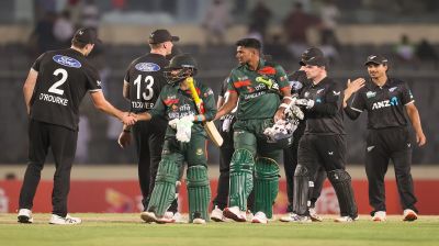 মিরপুরে ব্যাটিং বিপর্যয়: ‘অনভিজ্ঞ’ কিউইদের কাছে বিধ্বস্ত বাংলাদেশ