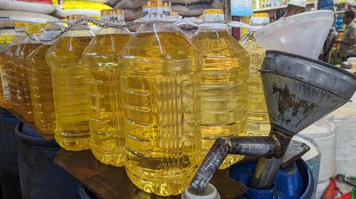 ‘অদ্ভুত’ শর্তে বাজারে মিলছে বোতলজাত সয়াবিন