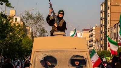 যুক্তরাষ্ট্রের বিরুদ্ধে লড়াইয়ে এবার ইরানি নারীরা