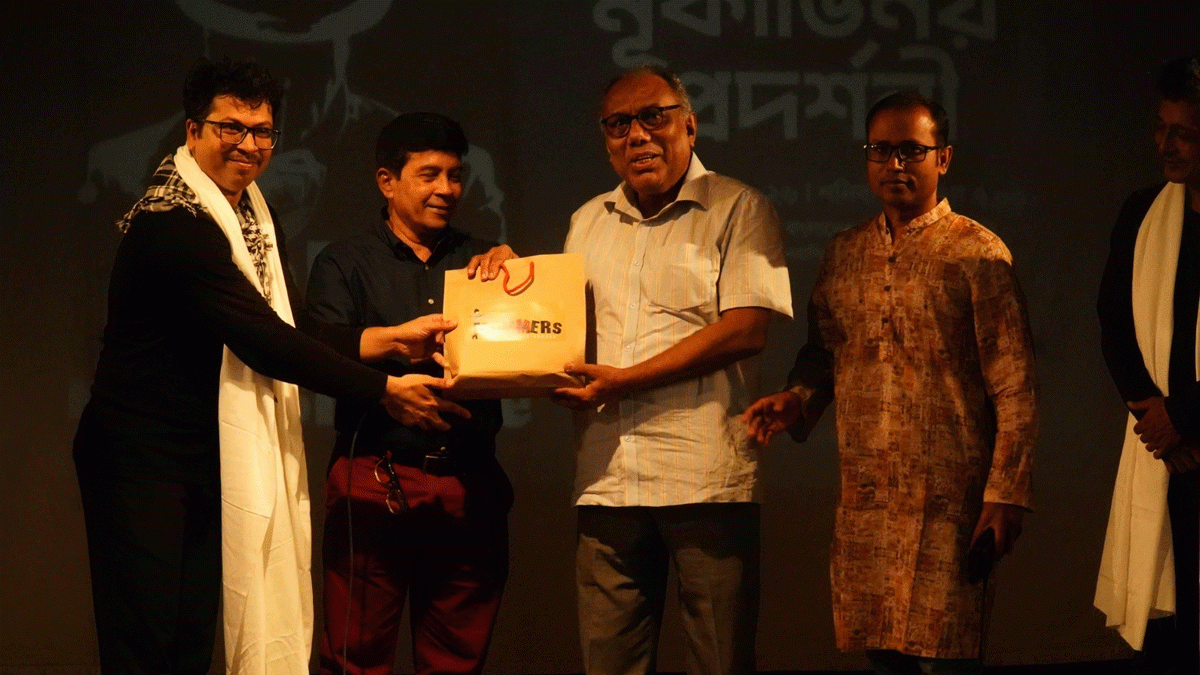 দ্য মামার্সের মঞ্চে মাইম নিয়ে স্মৃতিকাতর কামাল-শুভাশীষ