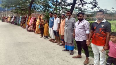 নারায়ণগঞ্জে রাস্তার দাবিতে  এলাকাবাসীর মানববন্ধন