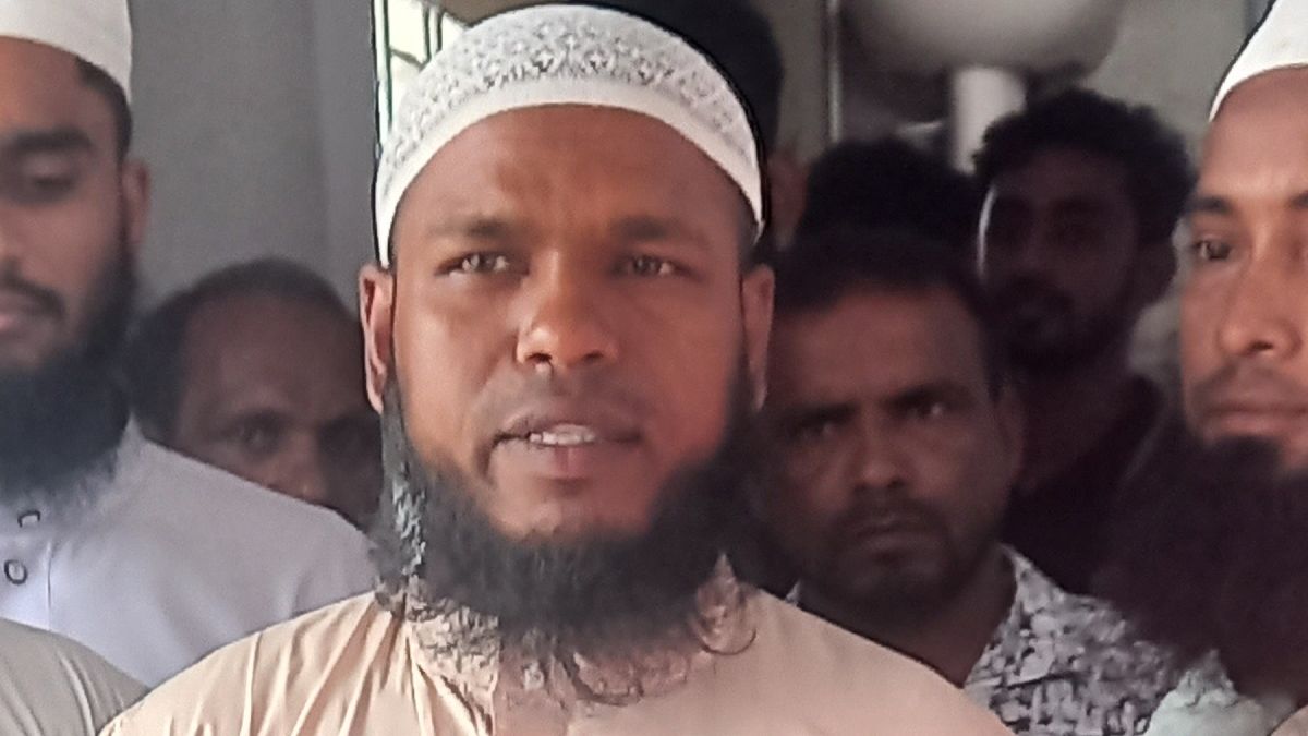 সাপাহারে মাদ্রাসা ছাত্রকে পিটালেন শিক্ষক