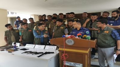 পাবনায় চারটি আগ্নেয়াস্ত্র উদ্ধার, গ্রেপ্তার ১