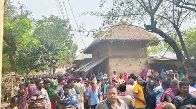 নওগাঁয় নিজ বাড়িতে একই পরিবারের চার জনকে হত্যা