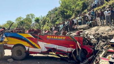 কাশ্মীরে যাত্রীবাহী বাস খাদে, নিহত ২১