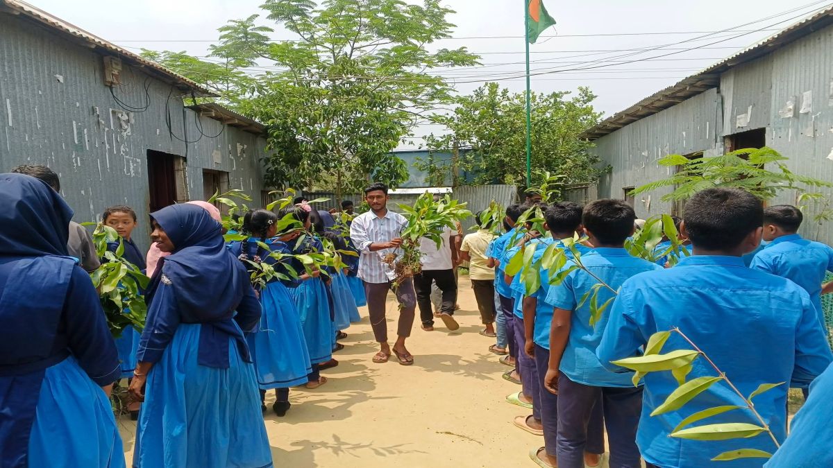 ঝিনাইগাতীতে ধরিত্রী দিবস  উদযাপন, চারা বিতরণ