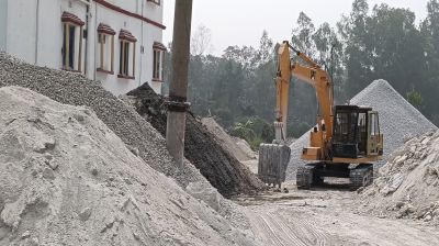 মির্জাপুরে মহাসড়ক ঘেষে অবৈধ  পাথর ভাঙার মেশিন