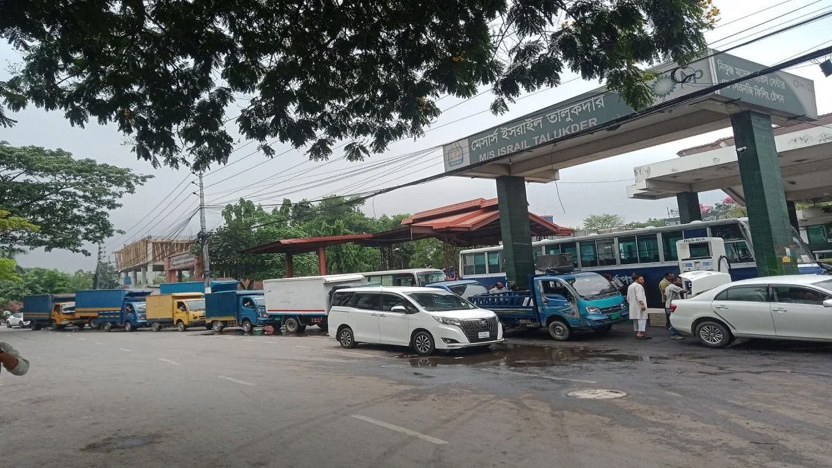 স্বস্তিতে ফিরছে জনজীবন: পাম্পে তেলের দীর্ঘ লাইন উধাও