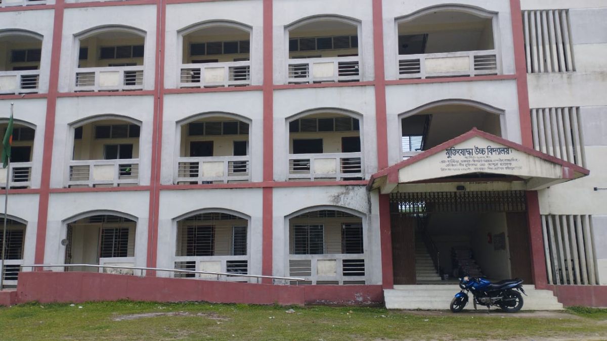 ১১ বছর অনুপস্থিত দুই শিক্ষিকা  হাজিরা খাতায় নিয়মিত স্বাক্ষর!