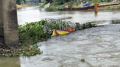 মদনে  দুদিনেও উদ্ধার  হয়নি নৌকা ও ধান