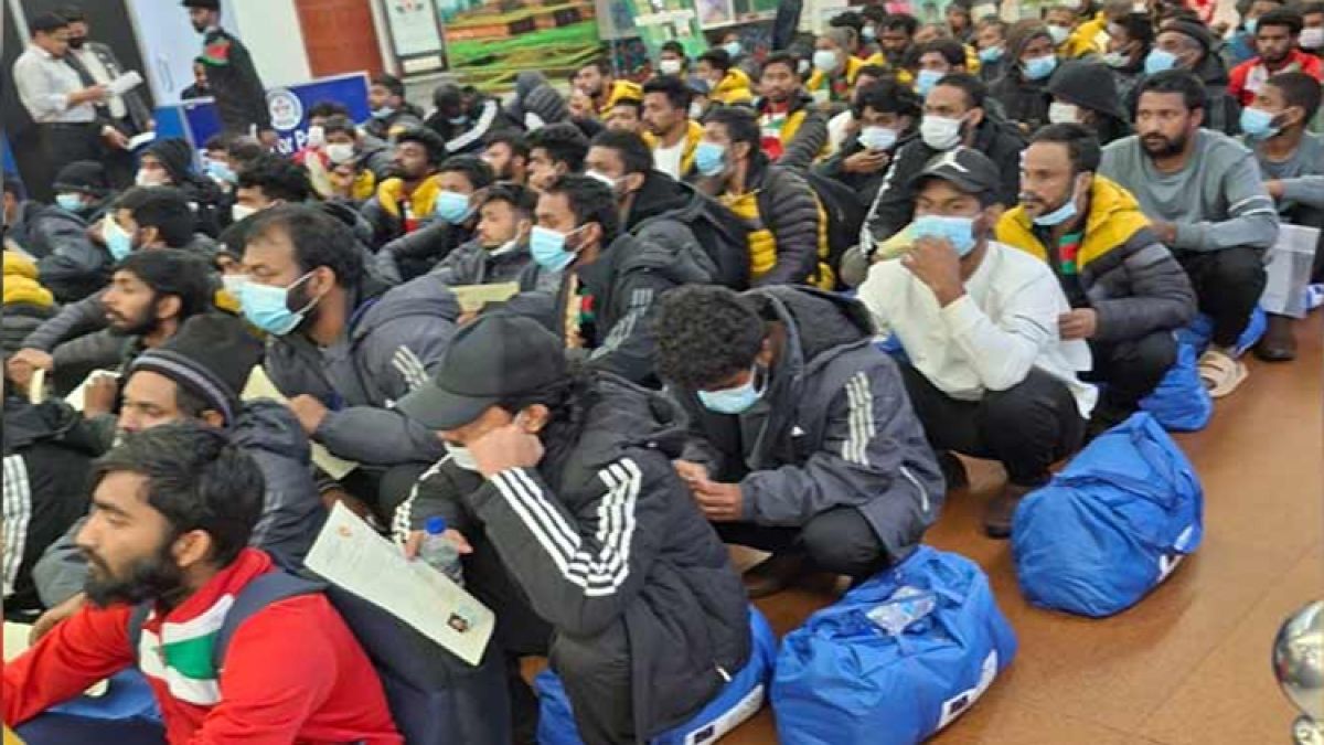 লিবিয়া থেকে ফিরলেন আরও ১৭৪ বাংলাদেশি
