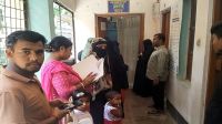 সীতাকুণ্ডে স্বাস্থ্য সেবা পেতে গর্ভবতী নারীদের দুর্ভোগ