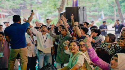 নতুন শিক্ষার্থীদের স্বাগত জানাতে ইউল্যাবে নবীণ বরণ অনুষ্ঠান