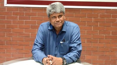 বন্ধুদের সঙ্গে আজ আড্ডা দেবেন কবি মজিদ মাহমুদ