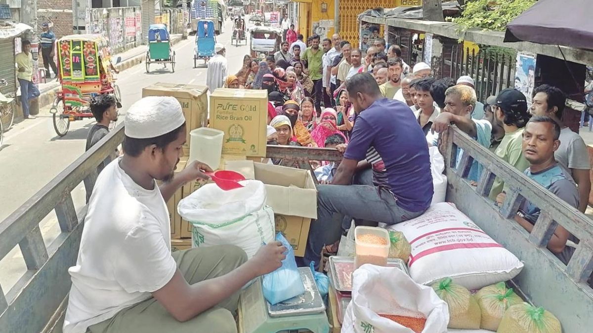 খুলনাবাসী বেশির ভাগ টিসিবির পণ্য থেকে বঞ্চিত
