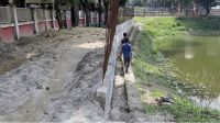 ধুনটে হেলে পড়েছে নির্মাণাধীন সড়কের গাইডওয়াল