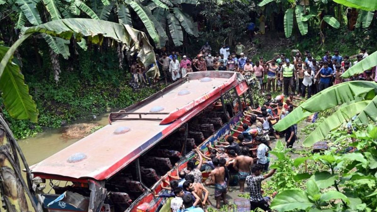 কুষ্টিয়ার বাস-ট্রাক সংঘর্ষে ৪ প্রাণহানি