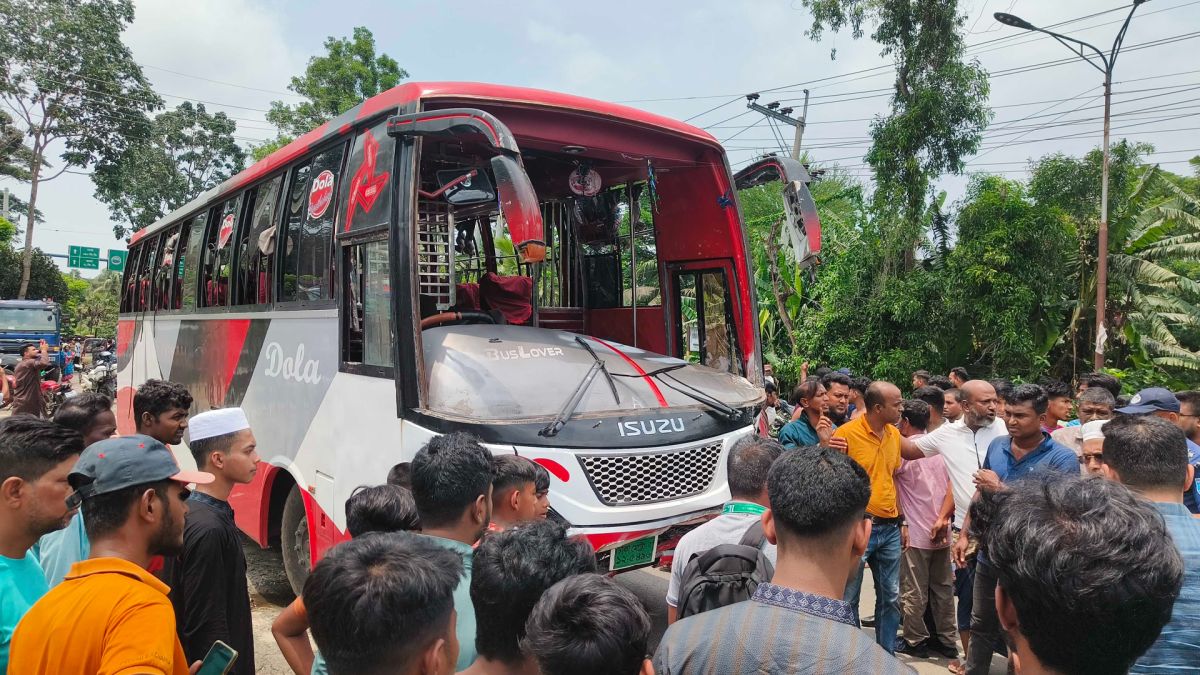 ‎গোপালগঞ্জে মোটরসাইকেল-বাস দুর্ঘটনায় নিহত ৫