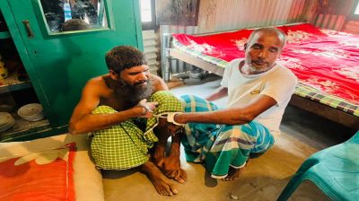 মুন্সিগঞ্জে বৃদ্ধকে কুপিয়ে হত্যার অভিযোগে বাবা-ছেলে আটক