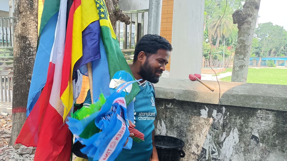 কারও উৎসব, কারও জীবিকা!