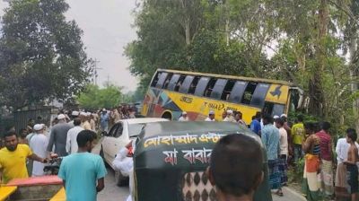 সিরাজগঞ্জে অটোভ্যানে বাসের চাপায় দম্পতিসহ নিহত ৩