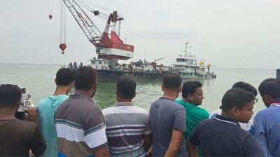 দৌলতদিয়ায় আবারও যাত্রীবাহী বাস নদীতে, হতাহতের শঙ্কা