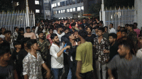নারায়ণগঞ্জে ছিনতাইকারীর ছুরিকাঘাতে যুবক নিহত, লাশ নিয়ে থানা ঘেরাও