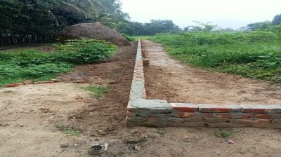 জেলা পরিষদের টাকার বরাদ্দ নিয়ে বিতর্ক   কবরস্থান বিভাজনের অভিযোগ