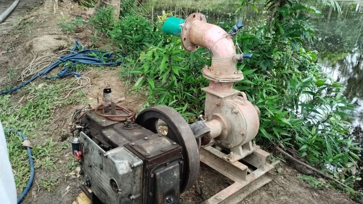 লালমোহনে জমিজমা বিরোধে ড্রেজার  ও পাইপ ভাঙচুর