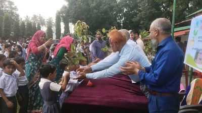 সবুজায়নের বার্তা ছড়াতে বাকৃবিতে বৃক্ষরোপণ কর্মসূচি