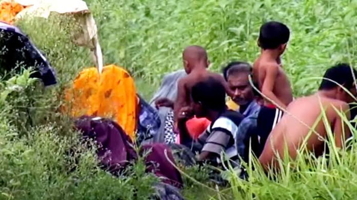 আমরা খুবই অসহায়, আমাদের বাঁচান  ‎
