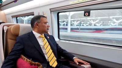 বুলেট ট্রেনে দালিয়ান থেকে বেইজিংয়ের পথে প্রধানমন্ত্রী