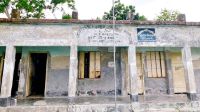 খুলনায় জরাজীর্ণ ভবনে চলছে   ক্লাস দুর্ঘটনার আশঙ্কা