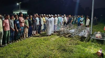 পাশাপাশি কবরে শায়িত মা ও তিন মেয়ে