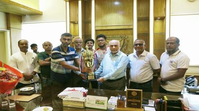 আন্তঃবিশ্ববিদ্যালয় ক্যারাম প্রতিযোগিতায় চ্যাম্পিয়ন দলকে বাকৃবি ভিসির সংবর্ধনা