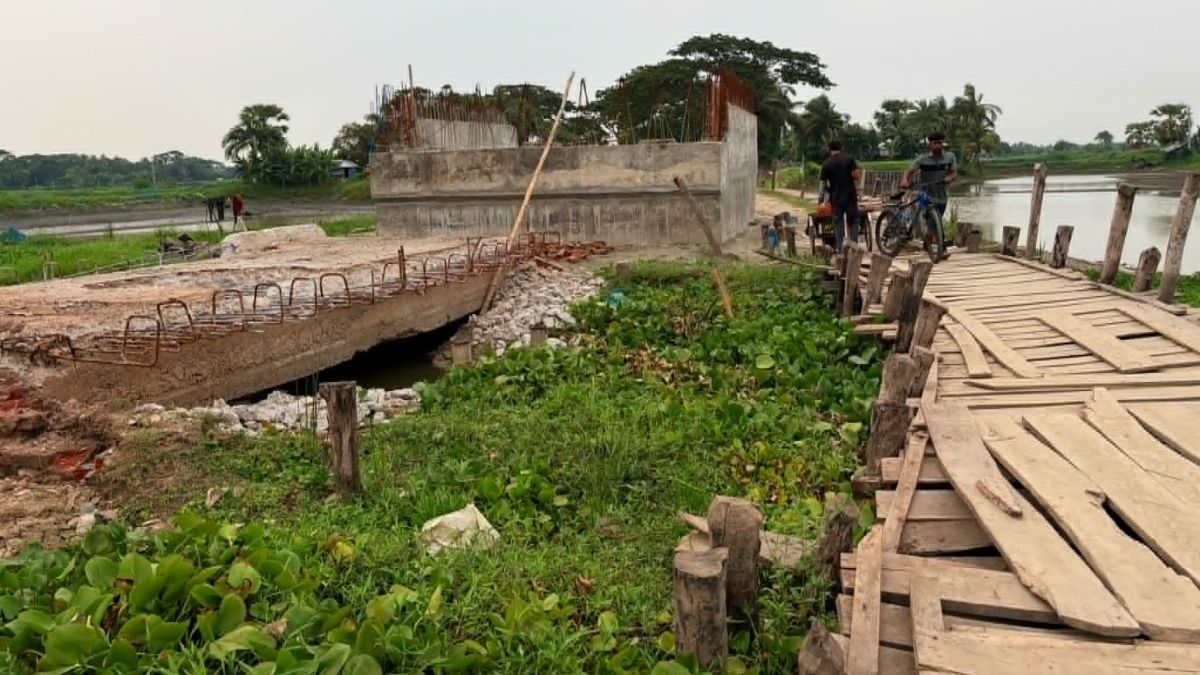 মণিরামপুরে সেতুর কাজ শেষ না হওয়ায় জনদুর্ভোগ