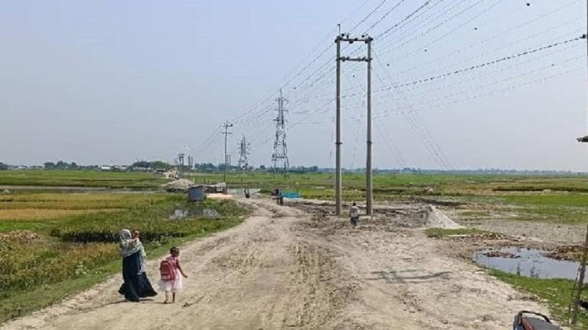 কুষ্টিয়ায় দুইটি  সেতুর অভাবে ভাগ্য   বদলায়নি চরবাসীর