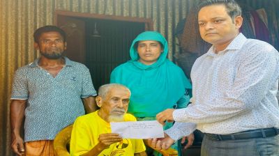 বৃদ্ধকে রাস্তায় ফেলে গেল স্বজনরা ,দায়িত্ব নিলেন প্রতিমন্ত্রী টুকু
