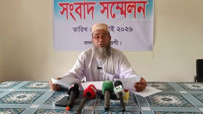 রায় হাতে নিয়েও মাদ্রাসায়  ঢুকতে পারলেন না অধ্যক্ষ